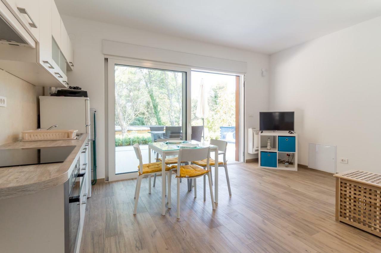 Apartments Beach House Villa Премантура Екстериор снимка