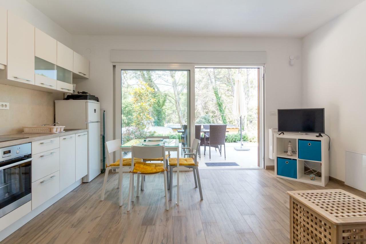Apartments Beach House Villa Премантура Екстериор снимка