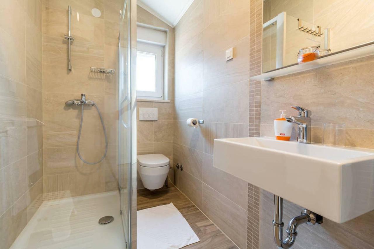 Apartments Beach House Villa Премантура Екстериор снимка