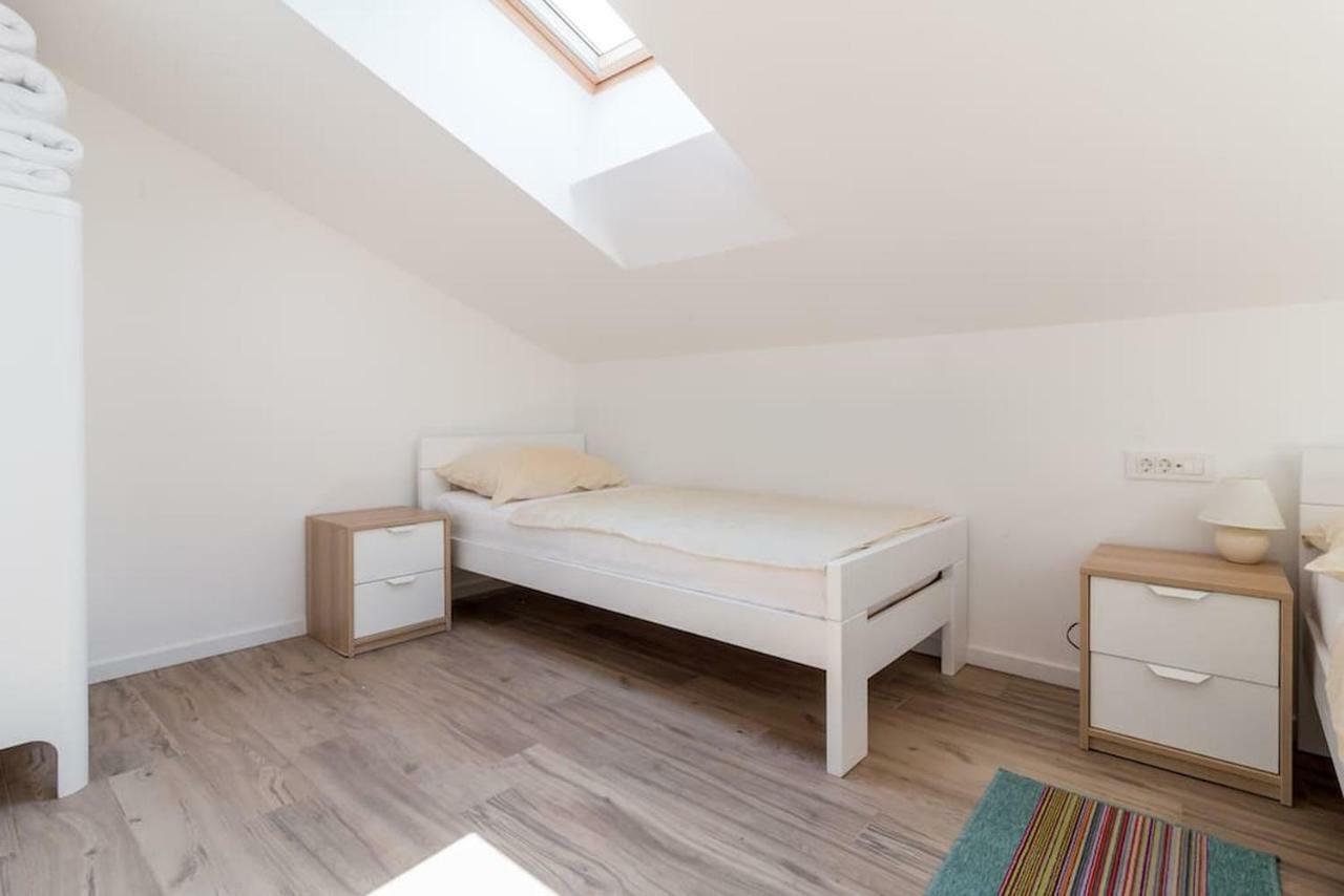 Apartments Beach House Villa Премантура Екстериор снимка
